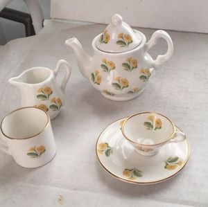 Selling my tea pots sets